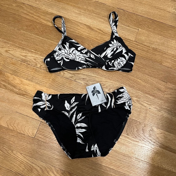 Livia NWT black and white floral bikini - Picture 1 of 4